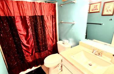 Family Friendly Downtown Home - Private Yard & Grill - Location, Location, Location! - Foto 16