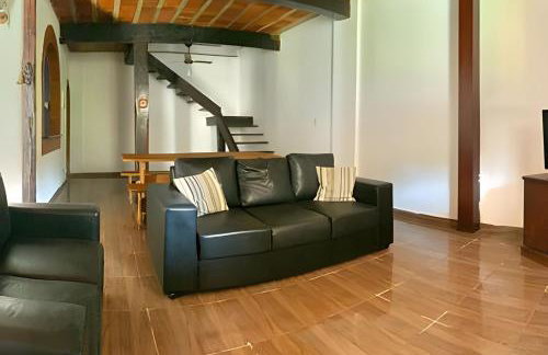 Casarão Miguel Pereira - Refúgio na Natureza com Lareira Externa, Piscina, Fondue e Amplo Jardim - 12 Min do Parque Terra dos Dinos - Foto 35