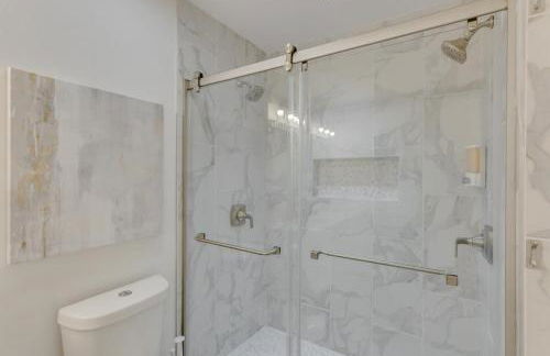 Luxury Home with 5 Bedrooms and Private Pool - Foto 30