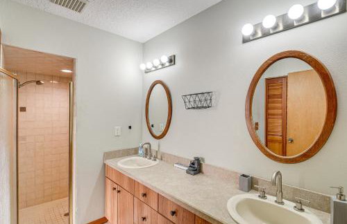 Lake Smith Getaway with Dock Families Welcome! - Foto 19