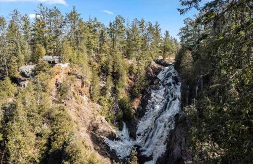 Luxury Lodge on 40 Private Acres • HUMM Sauna • Party Barn • - Foto 5