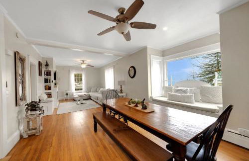 Main House - 3 Story 5 Bed 3 Bath Private Deck Courtyard Pet Friendly fee applies - Photo 9