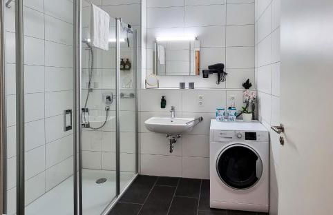 WiLUKA Penthouse mit großer Dachterasse -highspeed Wifi- 24Std Check-In -nachhaltig eingerichtet- Netflix - Photo 32