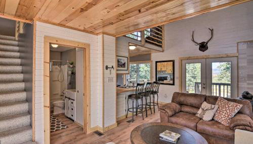 Woodsy Cabin Hideaway with Deck Hike, Fish, Escape - Foto 5