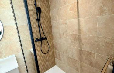 Le salon des voyageurs - Appartement Spacieux - Grande rue du Centre-Ville avec Parking Gratuit à proximité - Foto 12