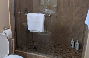 NARVAEZ BRIGHT & SPACIOUS - Private room, bathroom, entrance near light rail - Foto 4