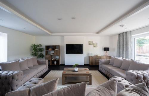 Woodside Barn Sleeps 14 with Hot Tub - Photo 31