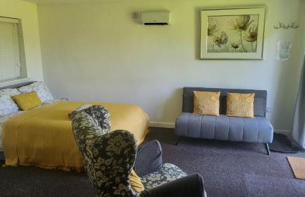 The Piggery - Corfe Mullen - Photo 2