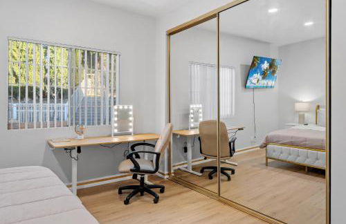 Entire Private Home with 4 Bedrooms 2 Bathrooms, Pool, View, 4 Parking, King Bed, Big Yard, Available Now - Foto 49