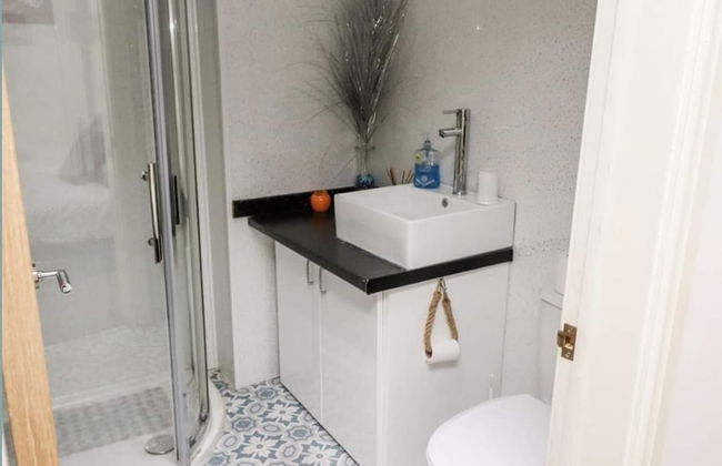 1 Bed Studio Sleeps 4 - Seaside, Dog Friendly - Photo 16