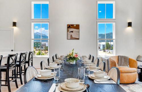 Whitewater Villa - 5BR Luxury Retreat with Hot Tub - Foto 16