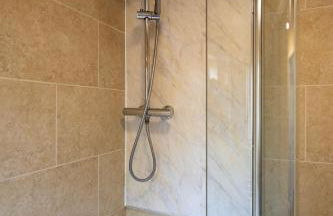 Comfy Chippenham Double Ensuite Home with Large Garden with Parking x 4 - Foto 45