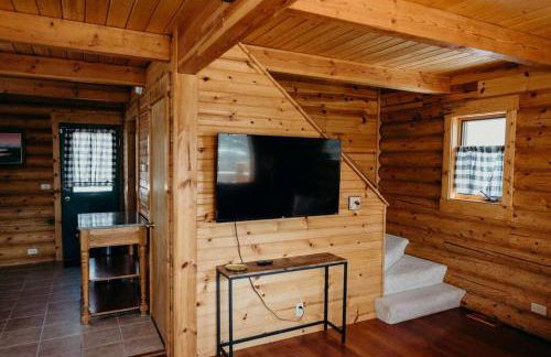 Beautiful Alaskan Log Cabin on Wooded Lot - Foto 14