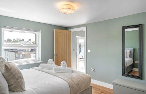 Stylish Apartment with Sea Views & Parking - Foto 11