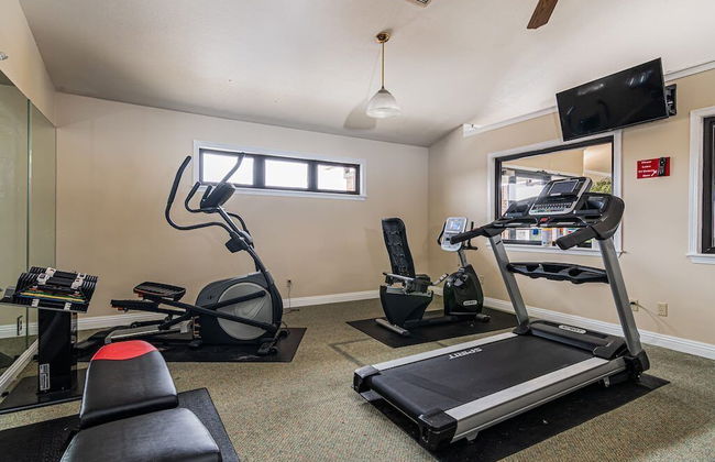 Jim and Roses Cozy Condo 15 Min to Downtown! - Photo 25