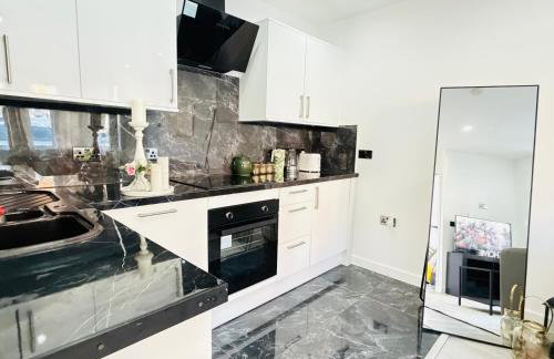 Cozy Escape Garden Flat - Photo 9