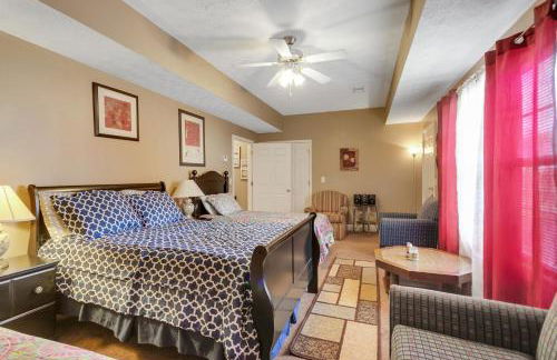 Atlanta Retreat with 2-Car Garage, Fenced Yard home - Foto 14