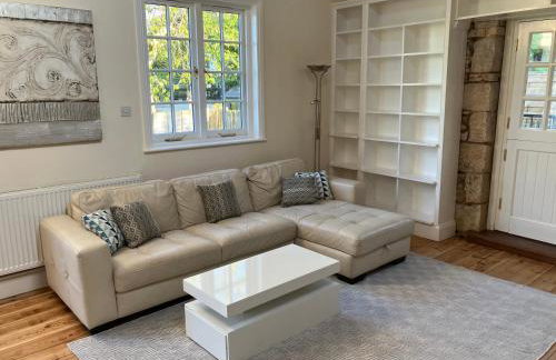 Lovely cottage in Penryn centre with parking - Photo 2