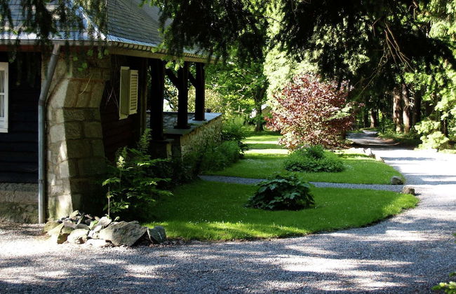 Large Hunting Lodge With Enormous Beautiful Garden - Photo 27