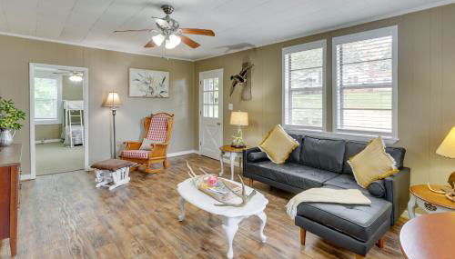 2 Mi to Lake Lineville Farmhouse with Fire Pit - Foto 5