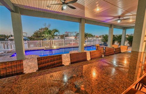 Spacious Home With Heated Pool! Sleeps 15! Billiard table! - Foto 50