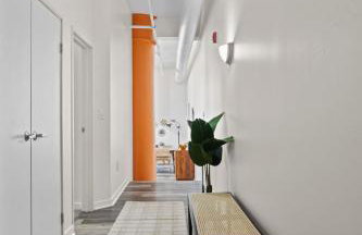 Indy Urban Nest - Sleeps 8 - Skywalk Access - Convention Center - Stadium - Foto 32