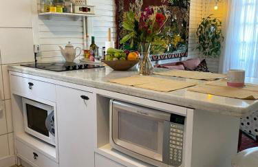 EcoHouse - 12 min to Downtown - Photo 9