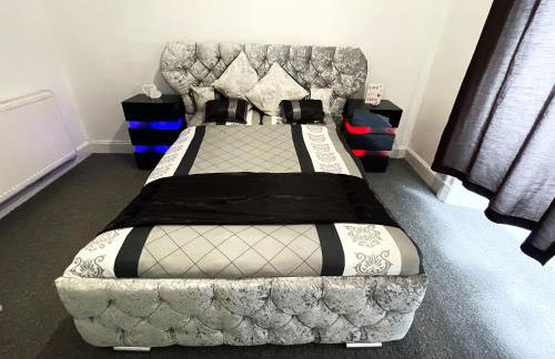 Luxury 3 Bedrooms Entire Flat - Self Check in & Check out - Photo 9