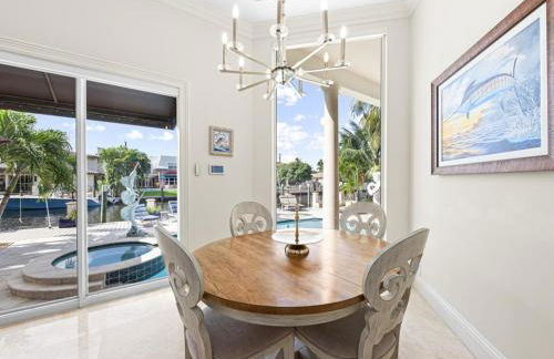 Near the Beach • Pool & Jacuzzi • Waterfront Villa - Foto 42