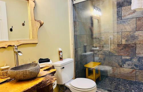 Laurelwood Luxury Cabin Hot Tub - Photo 18