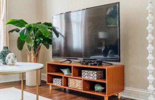 Spacious 2BR Apartment near Airport - Central Charming - Foto 3