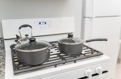 TWO town homes! 6 Bedrooms, 2 King beds, Walk to Eats - Foto 69