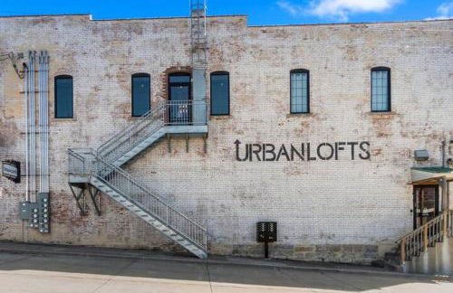 Downtown Urban Loft above Restaurants - Photo 8