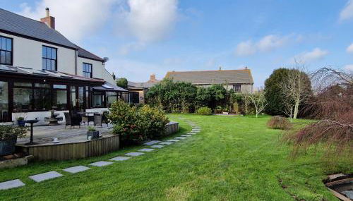 The Cedars - Photo 2, Garden