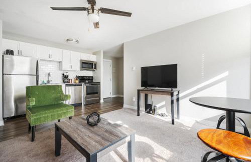 Modern Mass Ave 1BR Apartment with Kitchen - Foto 19