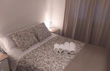 CITY CENTER BIG APARTMENT-FAMILY & FRIENDS-5 Beds - Photo 14