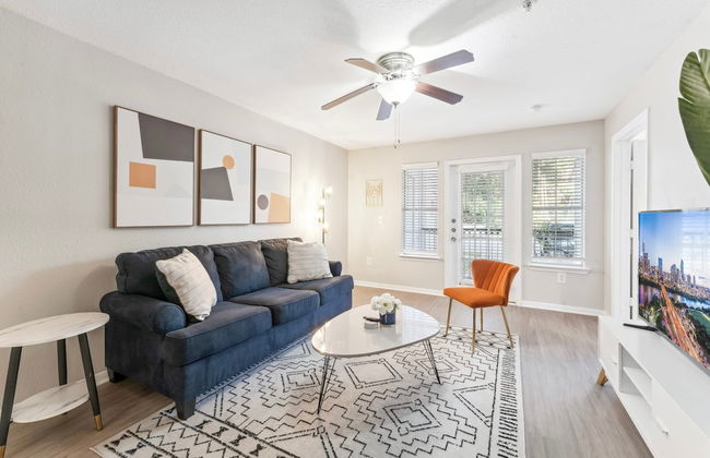 Spacious 2BR King Suite w Gym Pool Close to DT - Foto 1