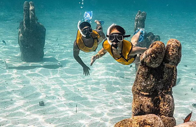 Excursión en catamarán a Isla Mujeres con Snorkel Open Bar y almuerzo buffet - Foto 9