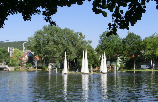 Sunny Holiday Home Near the Forest - Foto 37