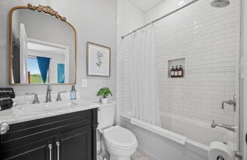 Immaculate Penthouse Double King Suite on Butler St with rooftop deck and free off street parking - Foto 40