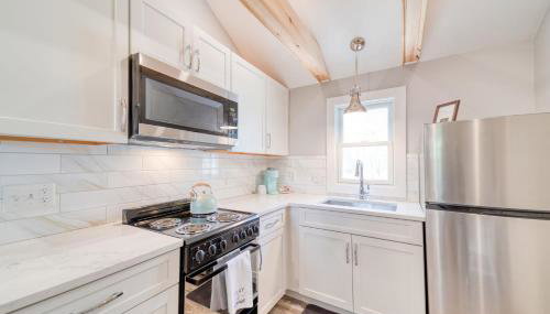 Studio with Deck by Leavetown Vacations - Foto 5