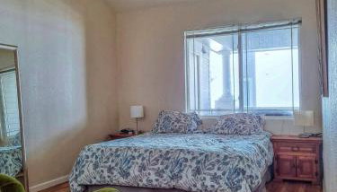 Bright Airy Home with Scenic Views - Foto 5