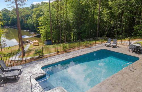 Lake Norman Home Lake Access with Heated Pool & Hot Tub - Foto 1