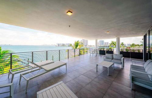 Bayview Villa by Rove Travel - Waterfront with Patio - Foto 24