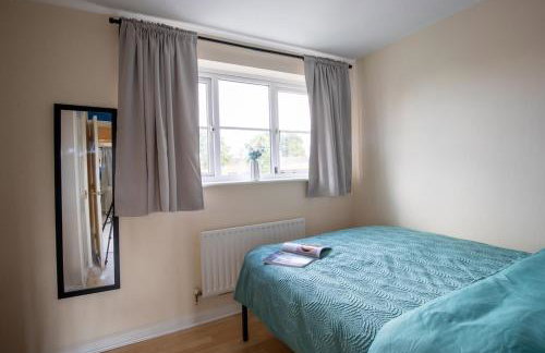 2BR Home Near Shops & Transport Links - Foto 23