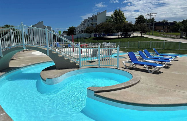 Panoramic Sunset Escape Waterfront Condo for 7! - Photo 24