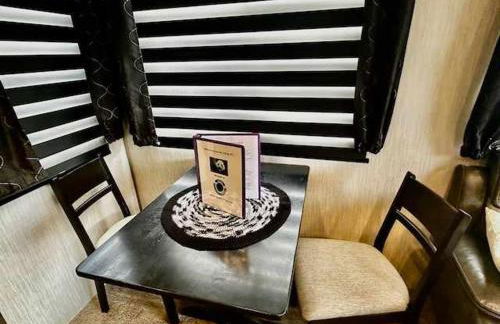 Puffy Panda RV-Hot Tub-Sleeps 2 - Foto 10