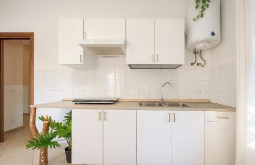 Free parking 5 minutes from the bus stop - Foto 3