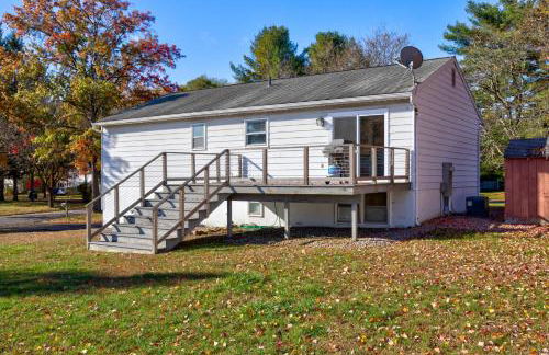 Pet-Friendly Saratoga Home with Fire Pit & Deck - Photo 13
