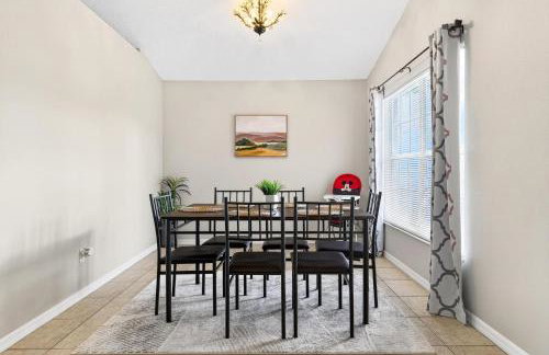 Entire Disney Retreat Home minutes from Disney, Shopping, and Restaurants 4br,2ba,7beds sleeps 10 - Foto 20